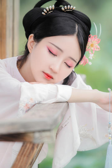 来自蛇年首轮圆月的好运祝福